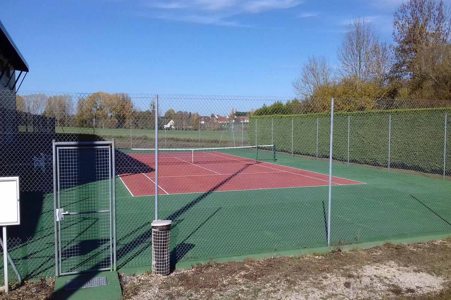 Photo du court de tennis en Fougères sur Bièvre