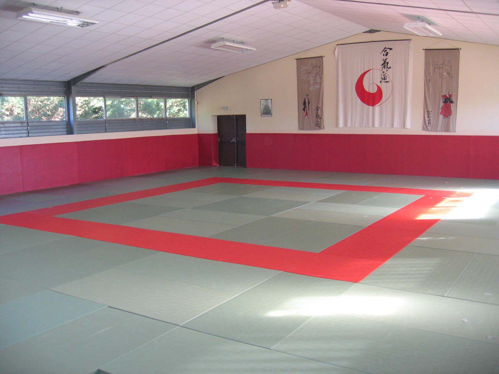 Photo de l'intérieur du dojo municipal de Contres