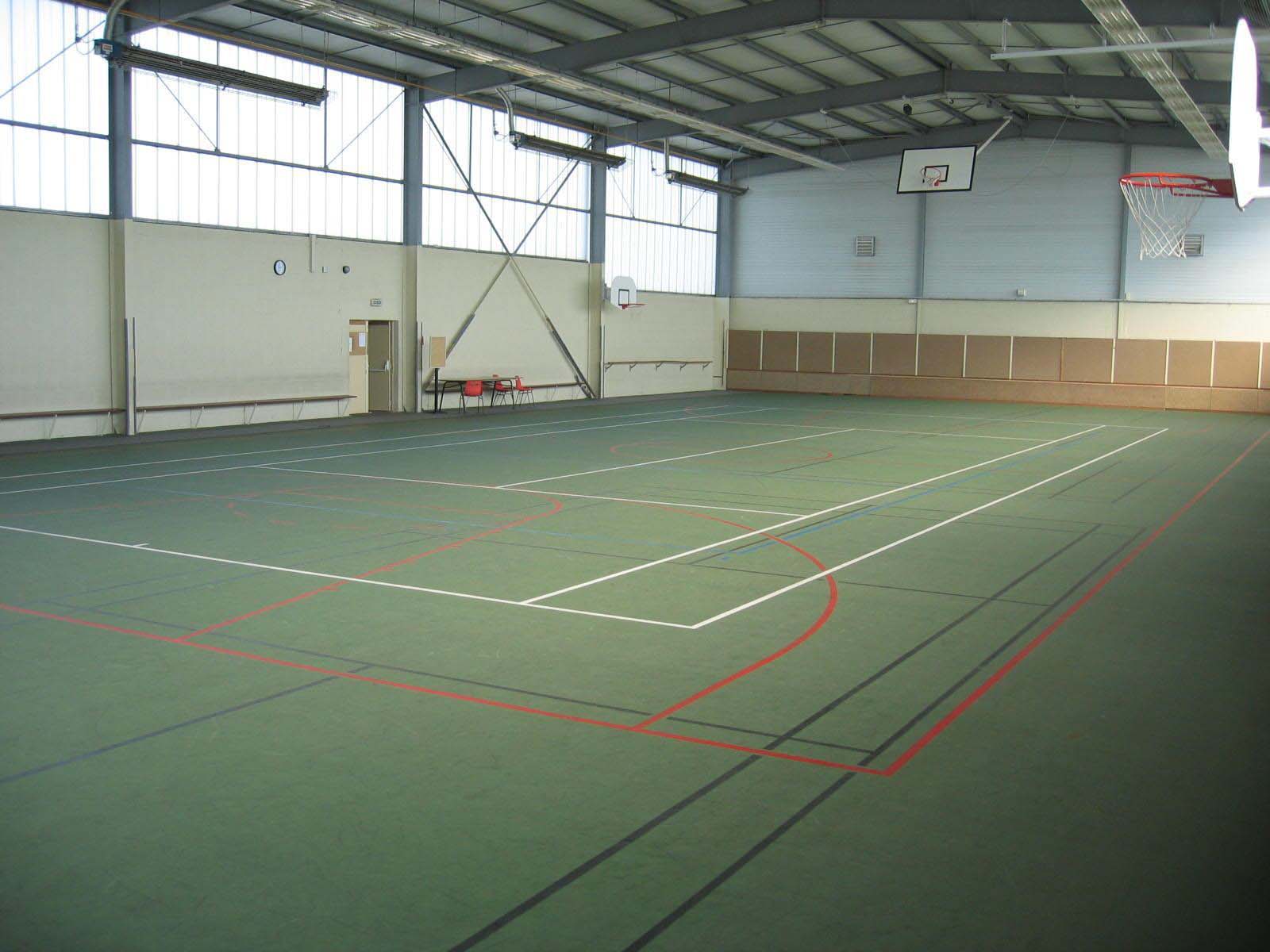 Photo de l'intérieur du gymnase Marcel Cerdan à Contres