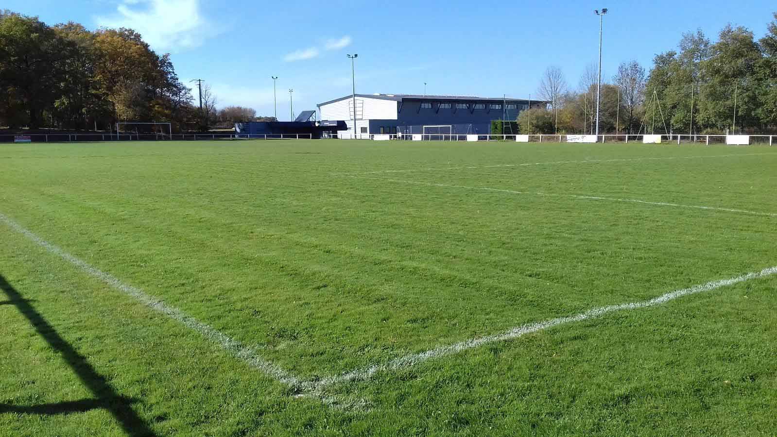 Photo du terrain de football à Fougères sur Bièvre