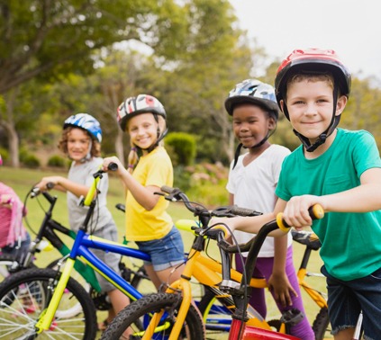 Photo d'enfants en vélo